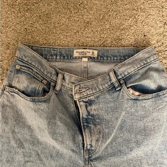 Abercrombie & Fitch Curve Love Light Blue Straight Leg Jeans - Picture 3 of 5